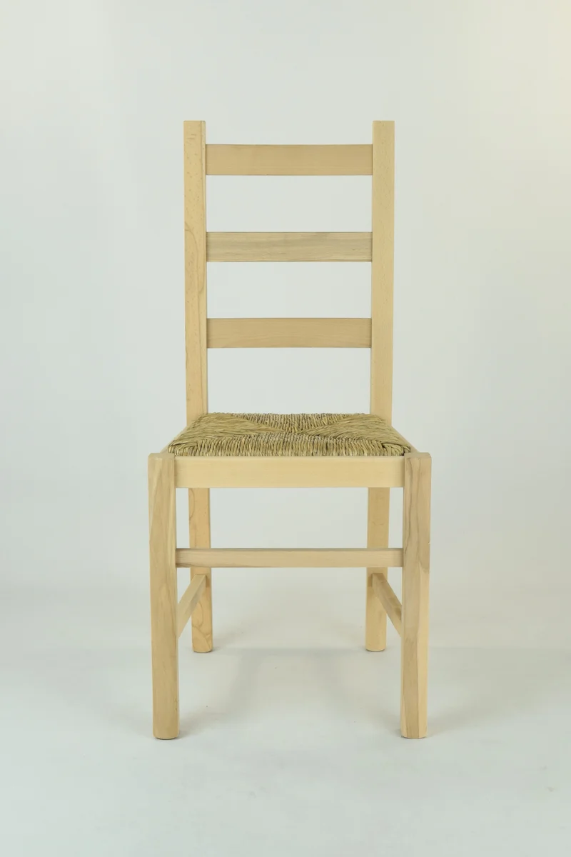 Set sedie modello Rustica con robusta struttura in legno di faggio levigato, non trattato, 100% naturale e seduta in paglia