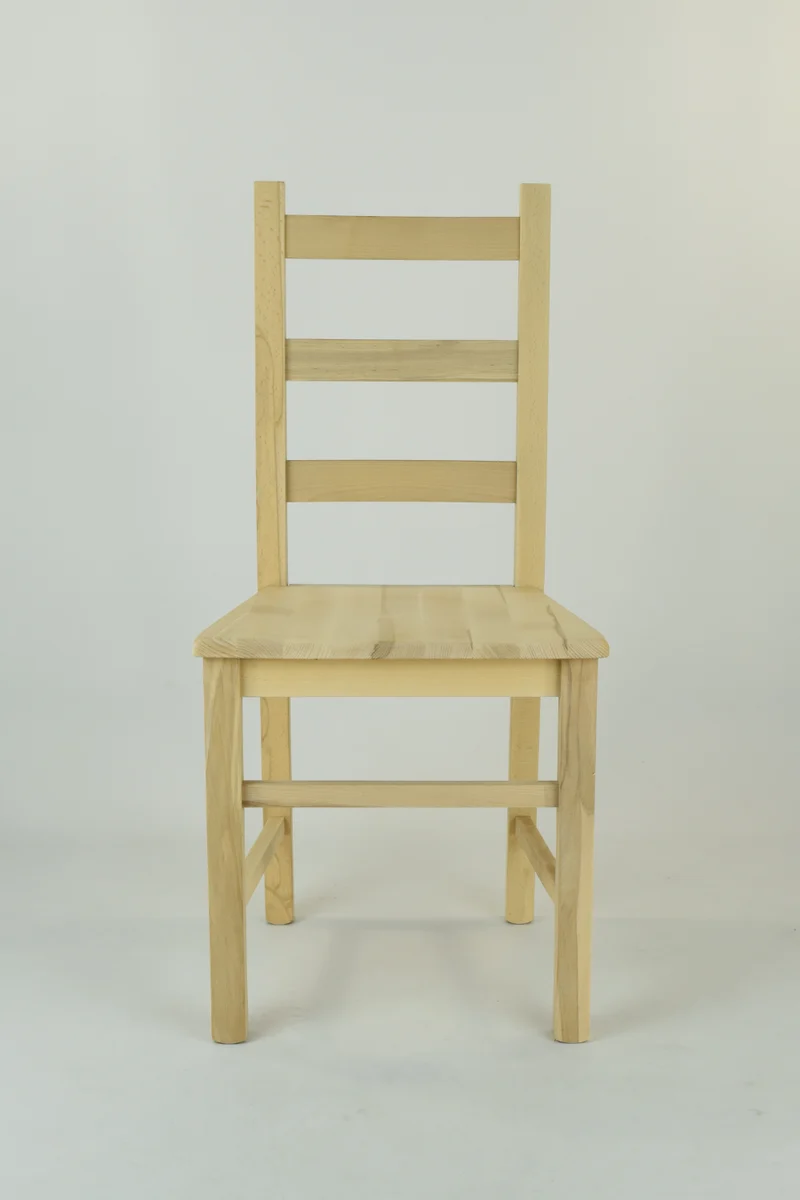 Set sedie modello Rustica con robusta struttura in legno di faggio levigato, non trattato, 100% naturale e seduta in legno