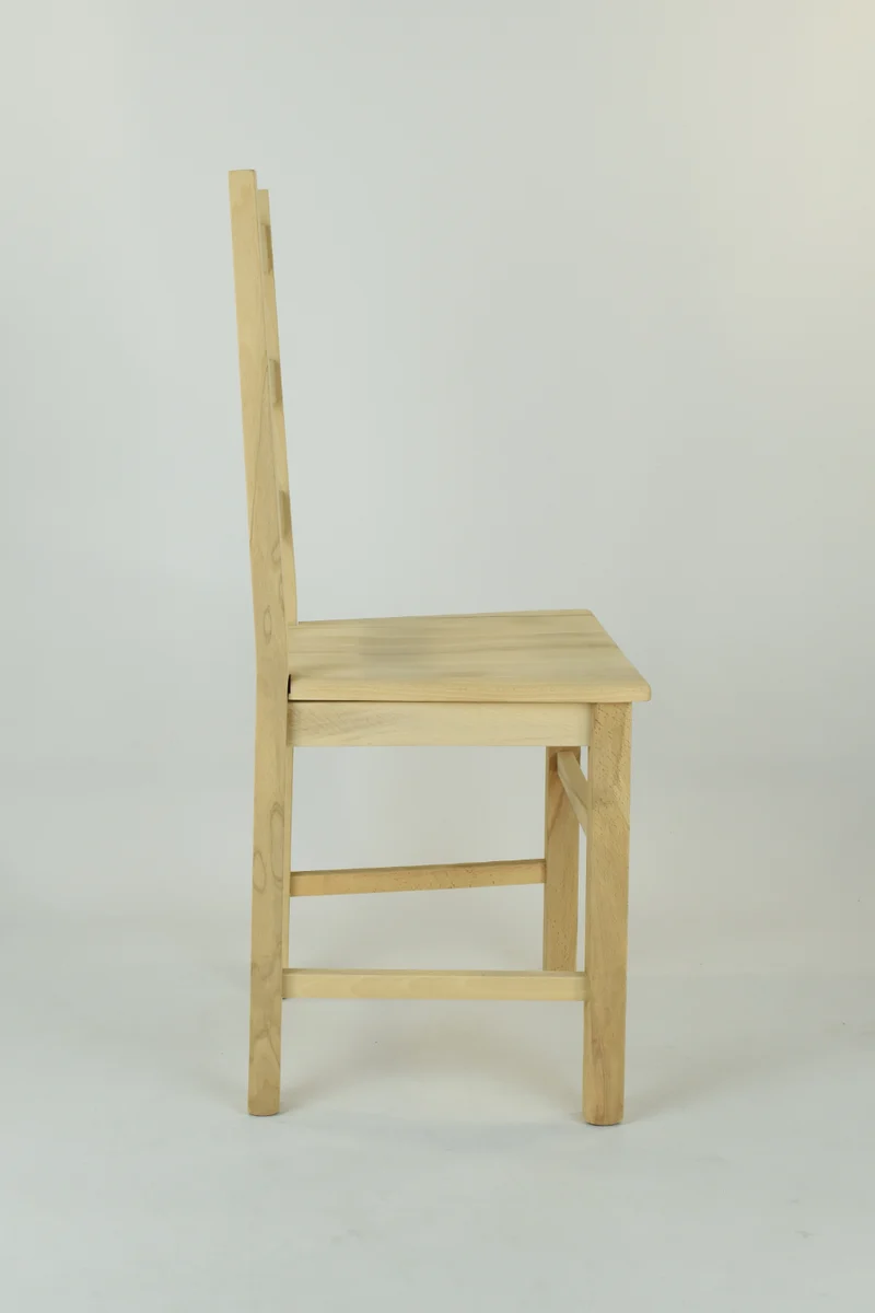 Set sedie modello Rustica con robusta struttura in legno di faggio levigato, non trattato, 100% naturale e seduta in legno