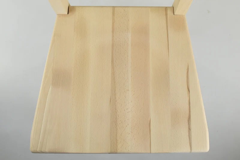 Set sedie modello Rustica con robusta struttura in legno di faggio levigato, non trattato, 100% naturale e seduta in legno