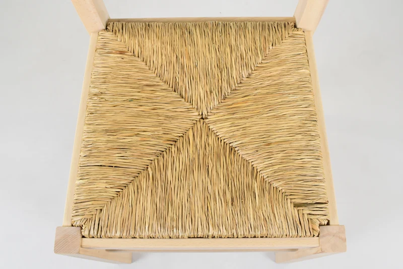 Set sedie modello Silvana con robusta struttura in legno di faggio levigato, non trattato, 100% naturale e seduta in paglia