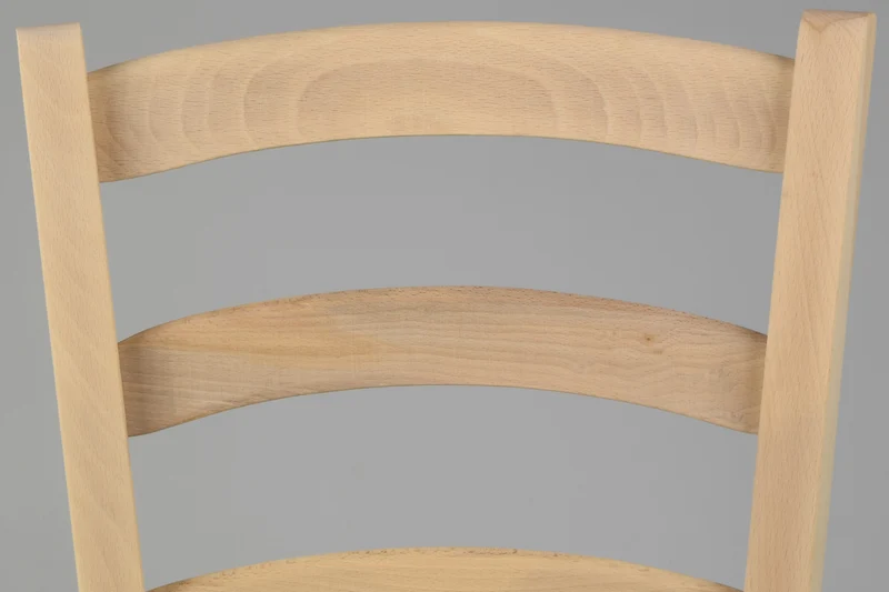 Set sedie modello Venezia con robusta struttura in legno di faggio levigato, non trattato, 100% naturale e seduta in legno