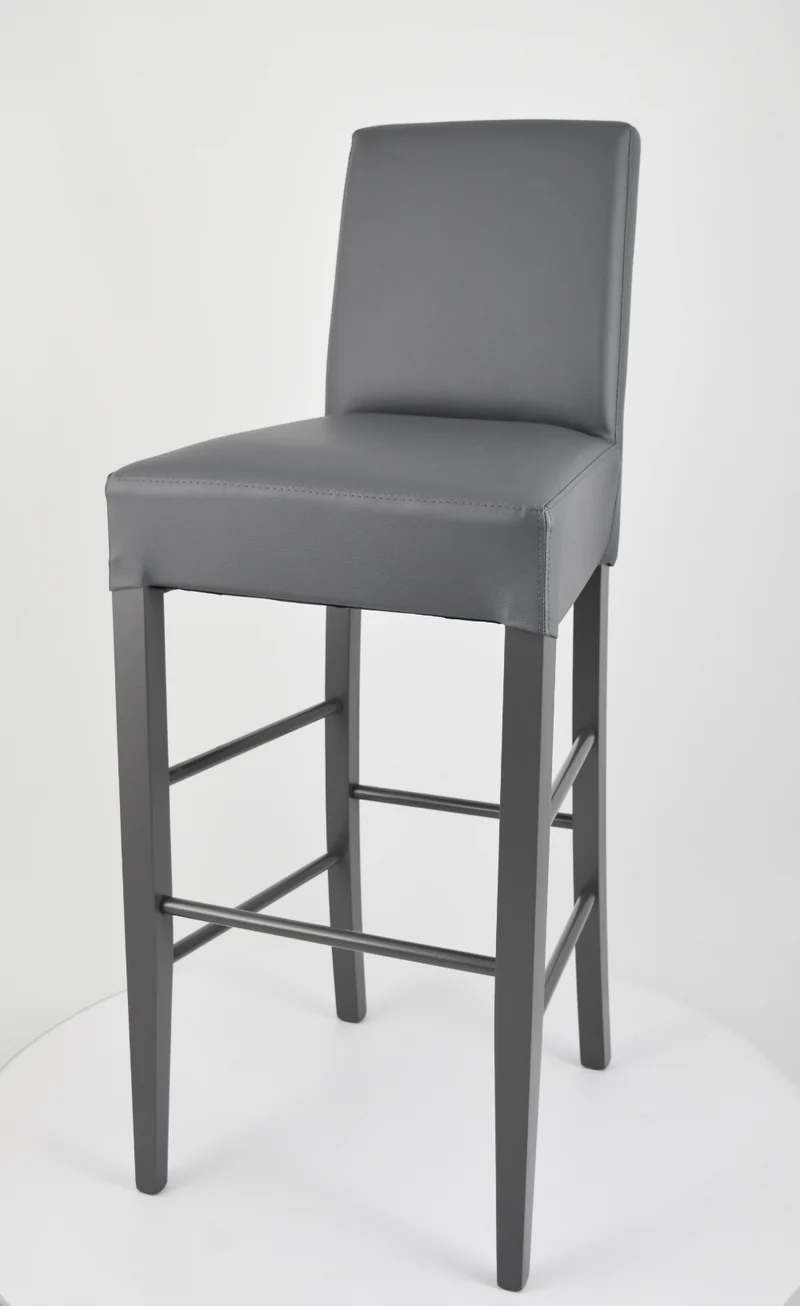 Sgabello alto modello Luisa con struttura in legno di faggio verniciata, seduta e schienale imbottiti e rivestiti in pelle artificiale
