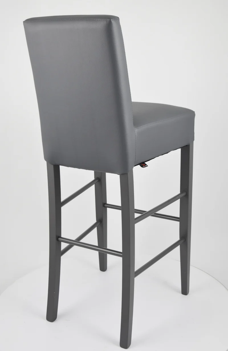 Sgabello alto modello Luisa con struttura in legno di faggio verniciata, seduta e schienale imbottiti e rivestiti in pelle artificiale