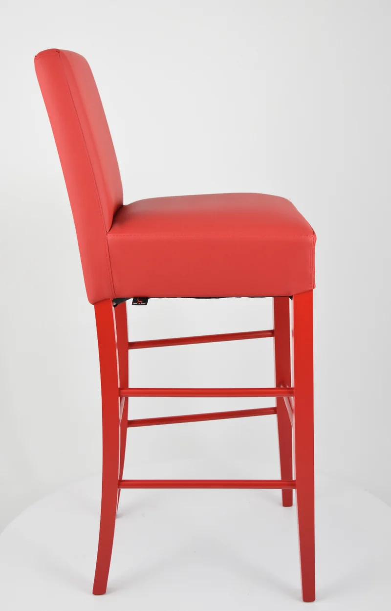 Sgabello alto modello Luisa con struttura in legno di faggio verniciata, seduta e schienale imbottiti e rivestiti in pelle artificiale