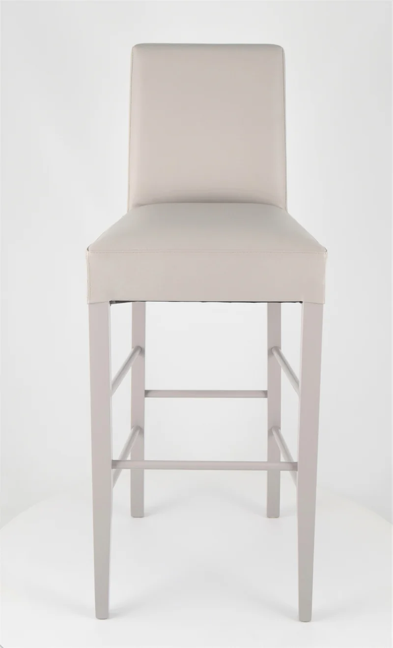 Sgabello alto modello Luisa con struttura in legno di faggio verniciata, seduta e schienale imbottiti e rivestiti in pelle artificiale