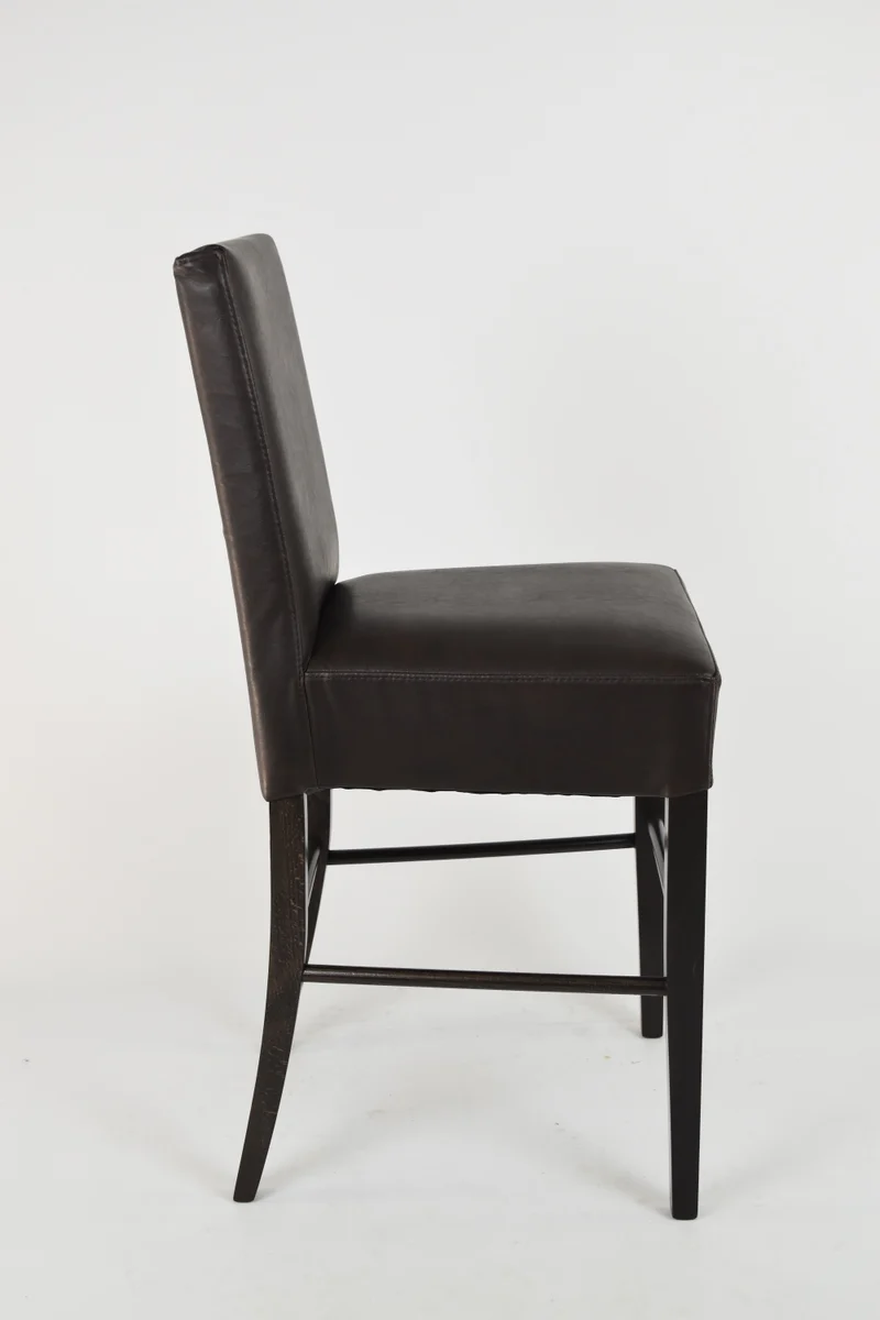 Sgabello basso modello Luisa con struttura in legno di faggio, seduta e schienale imbottiti e rivestiti in pelle artificiale + colori