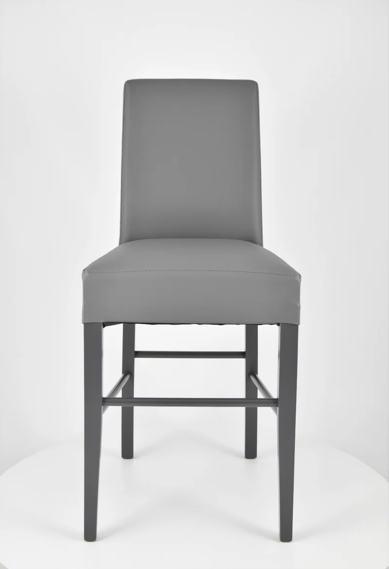 Sgabello basso modello Luisa con struttura in legno di faggio, seduta e schienale imbottiti e rivestiti in pelle artificiale + colori