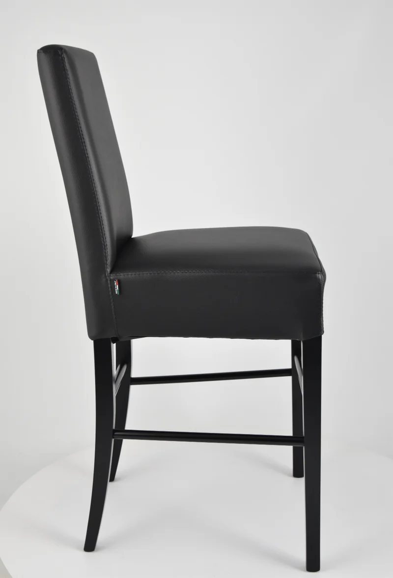 Sgabello basso modello Luisa con struttura in legno di faggio, seduta e schienale imbottiti e rivestiti in pelle artificiale + colori