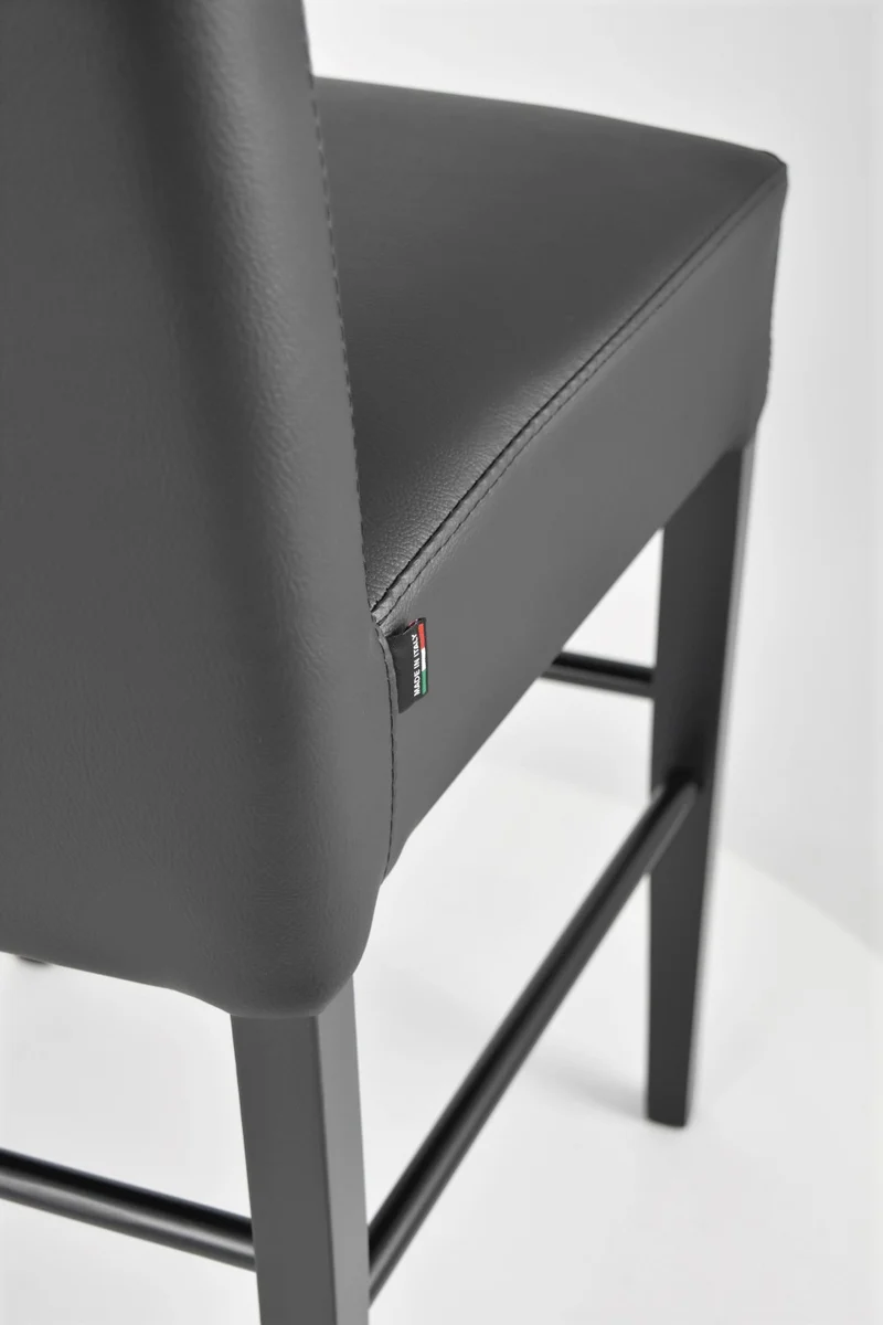 Sgabello basso modello Luisa con struttura in legno di faggio, seduta e schienale imbottiti e rivestiti in pelle artificiale + colori