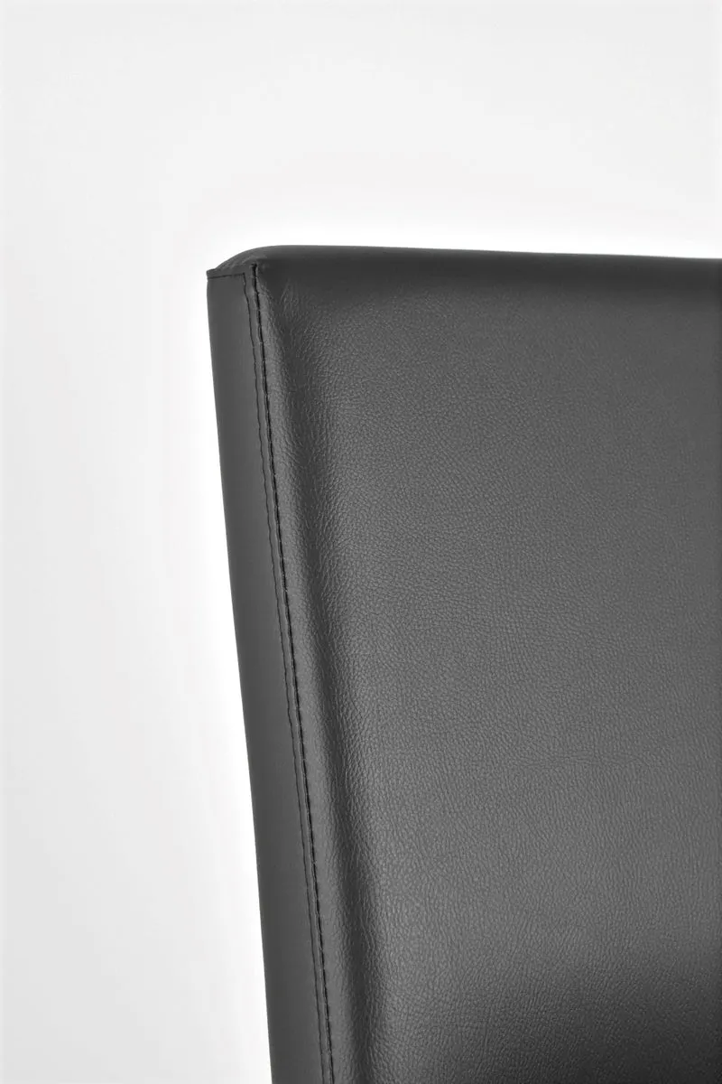 Sgabello basso modello Luisa con struttura in legno di faggio, seduta e schienale imbottiti e rivestiti in pelle artificiale + colori