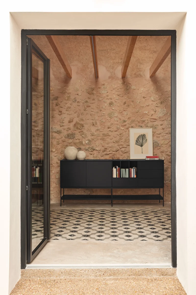 Madia 2 ante 4 cassetti con gambe in metallo Platt 220x98 cm
