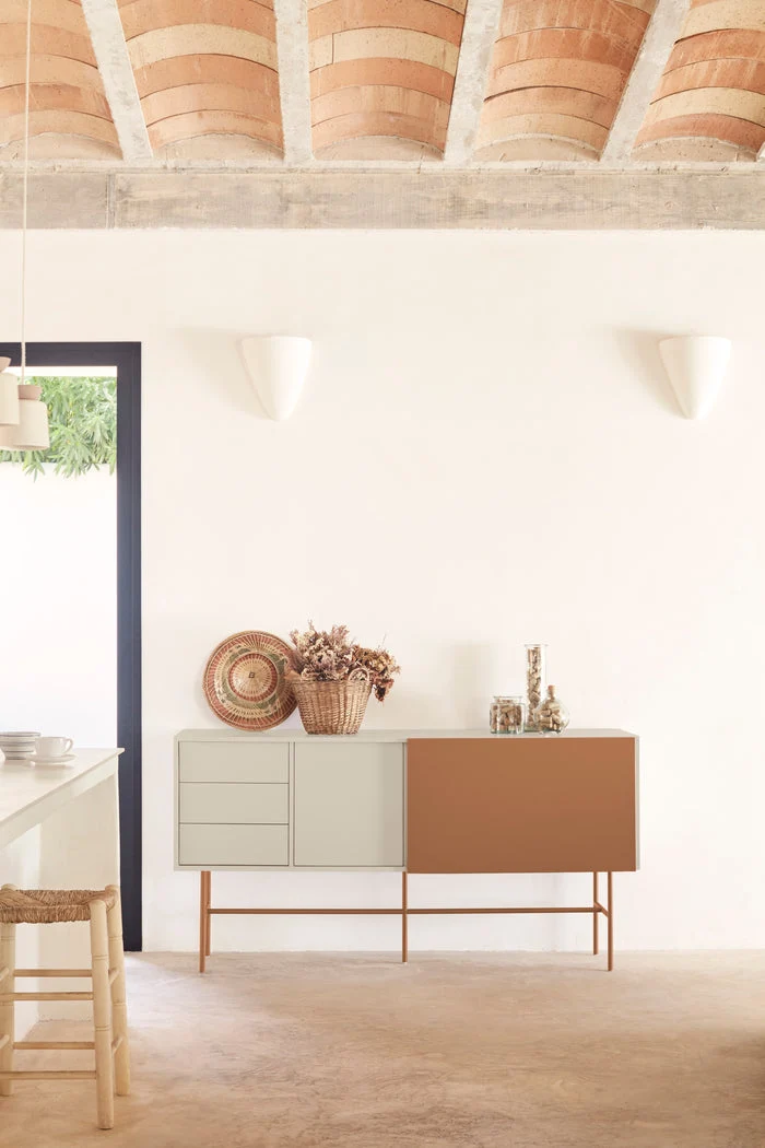 Madia 3 cassetti anta scorrevole laccata con piede in ferro Nube di Teulat 180x45cm