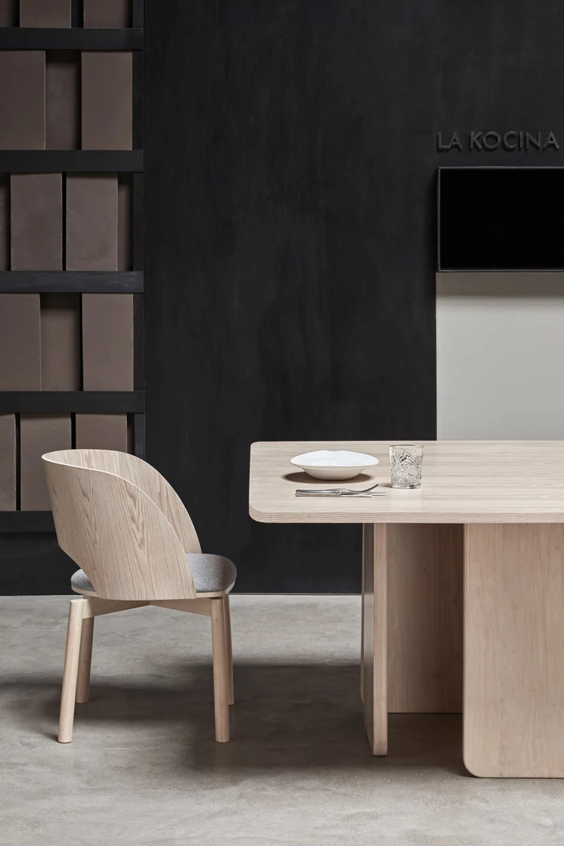 Set 2 sedie in frassino naturale e seduta grigio chiaro Dam 50x78 h45 cm