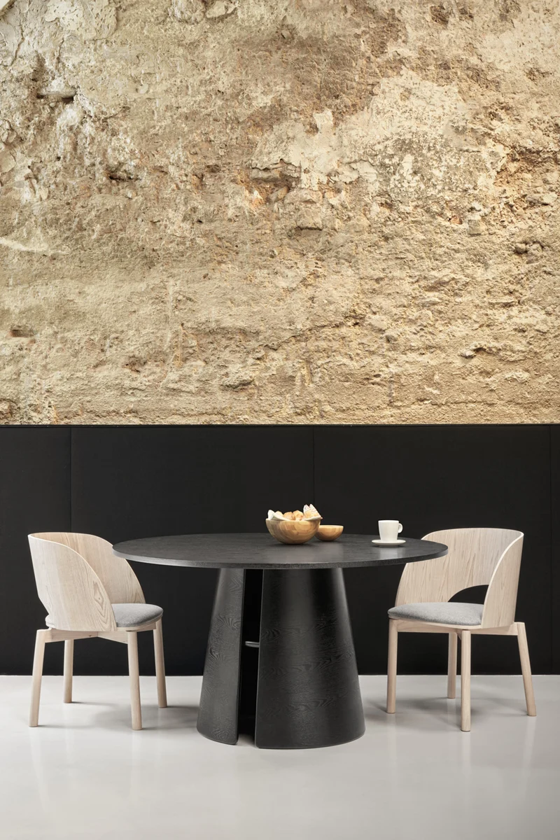 Tavolo tondo 4 posti in legno laccato nero Cep di Teulat Ø137 h75 cm