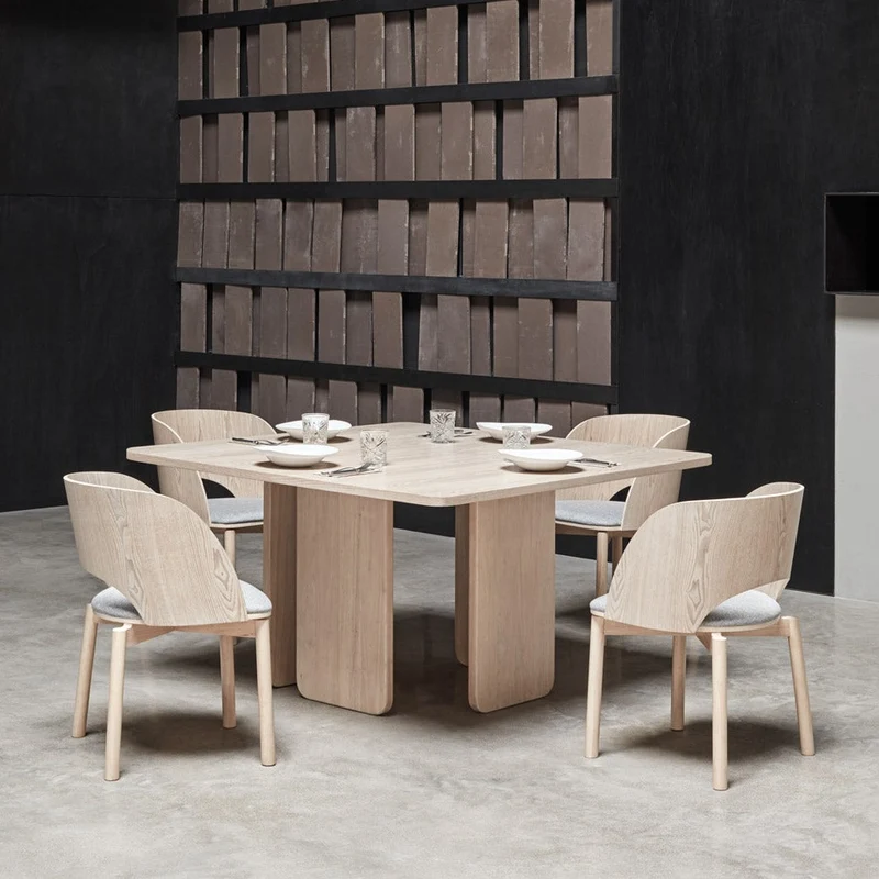 Tavolo 4 posti in legno frassino naturale Arq di Teulat 137x137 cm