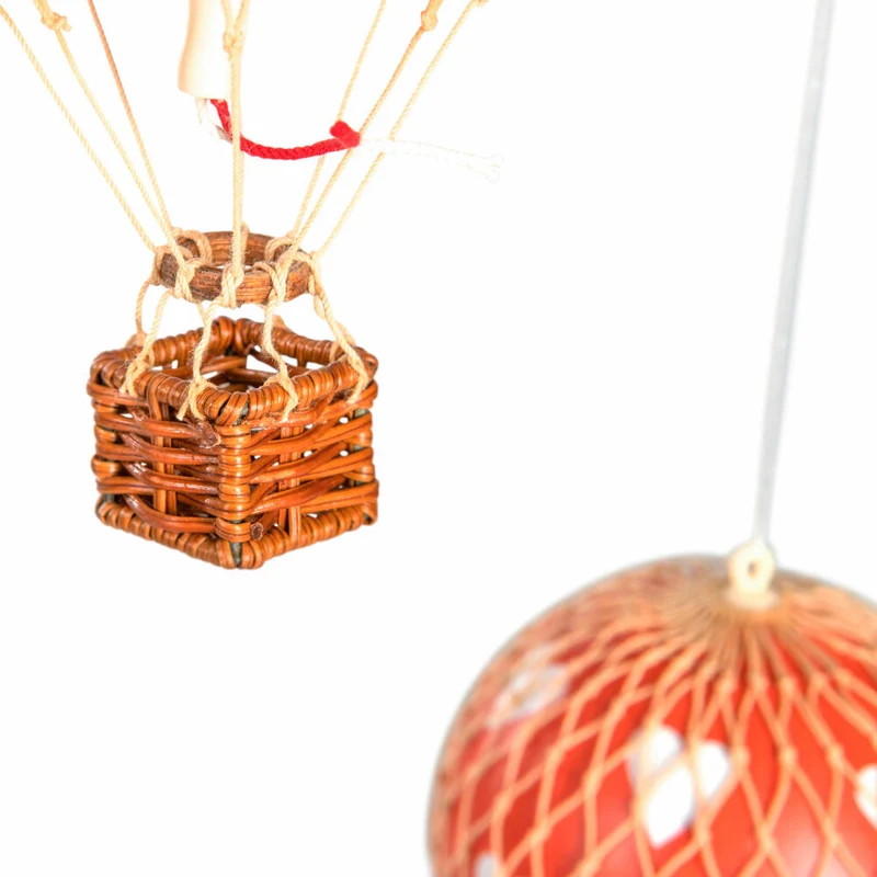 Authentic Models Mobile Flying the Skies Herzen Rot, Hängedekoration, Ballon, Rattan / Papier / Kunststoff, AP134