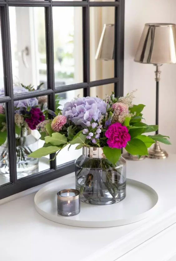 Edzard Vase Gabi (Höhe 19 cm, Ø 17 cm), dunkles mundgeblasenes Kristallglas mit Platinrand