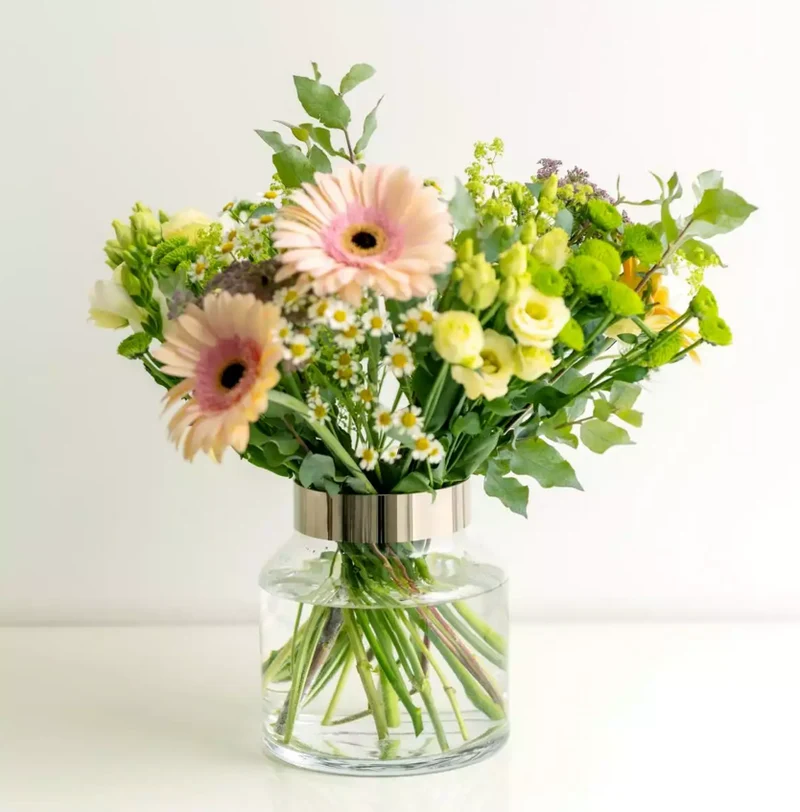 Edzard Vase Gabi (Höhe 19 cm, Ø 17 cm), mundgeblasenes Kristallglas mit Platinrand