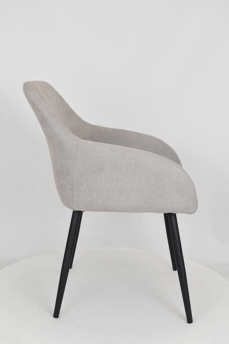 Sedia outlet modello 93 imbottita in tessuto color grigio chiaro