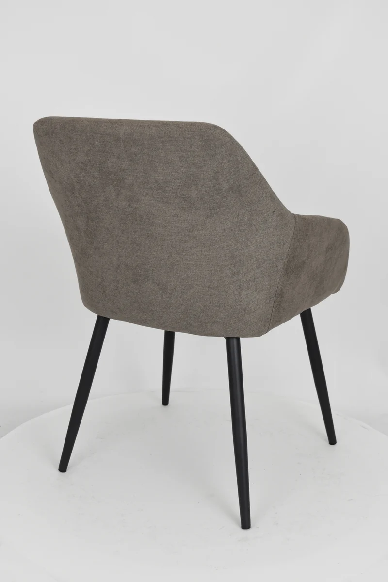 Sedia outlet modello 93 imbottita in tessuto color grigio cemento