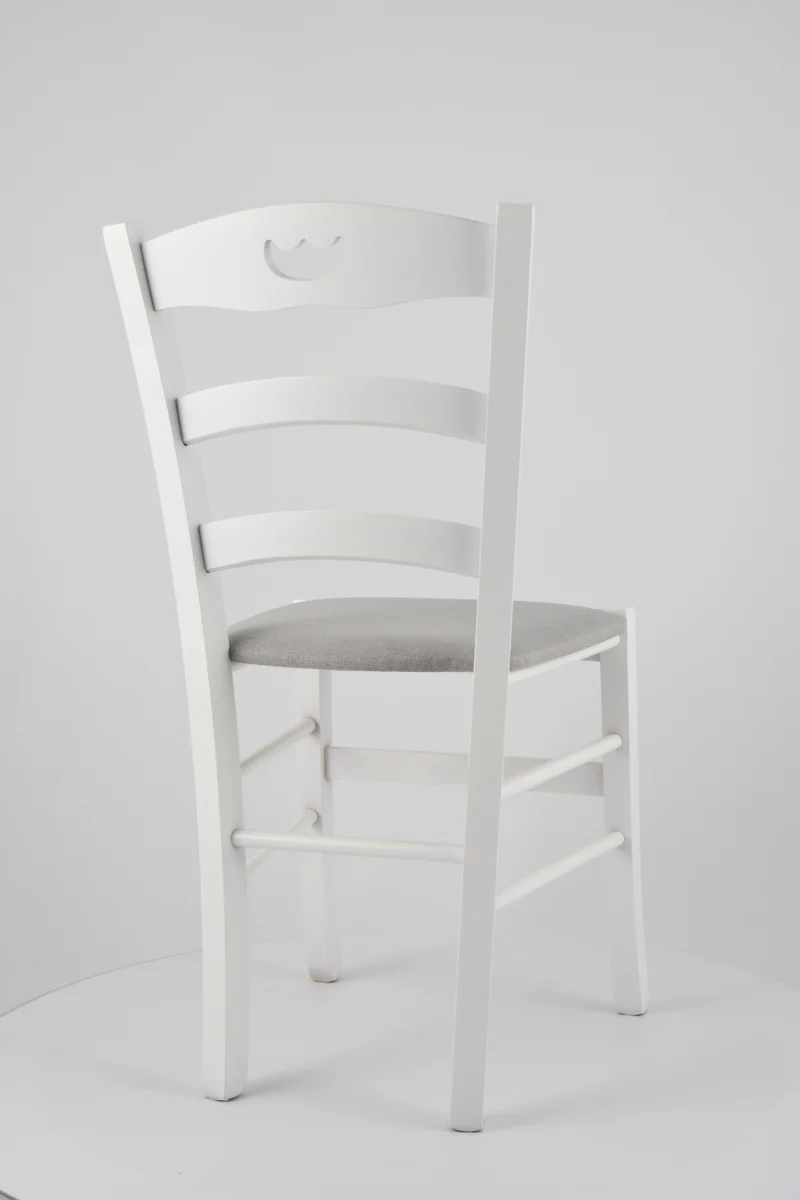 Sedia outlet modello 40 colore laccato bianco seduta imbottita in tessuto grigio perla