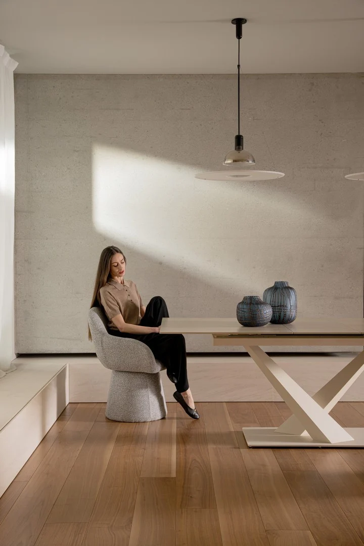 Tavolo allungabile in gres porcellanato effetto marmo 160-200x90 cm