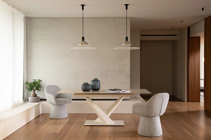 Tavolo allungabile in gres porcellanato effetto marmo 160-200x90 cm
