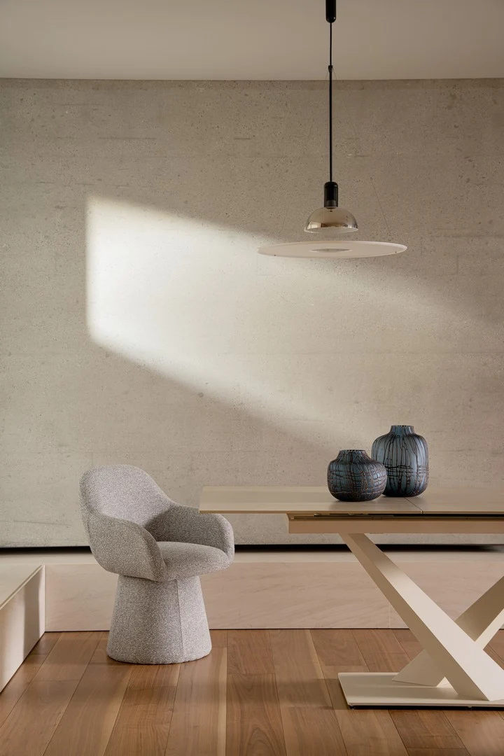 Tavolo allungabile in gres porcellanato effetto marmo 160-200x90 cm