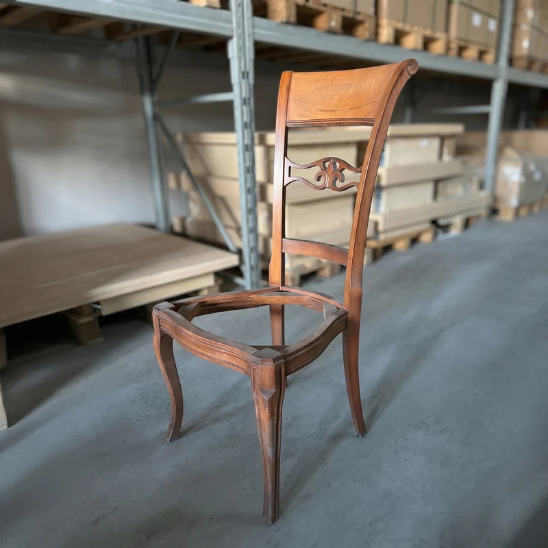 Sedia Classica Vittoria in Legno Massello Imbottita e Rivestita in Tessuto – Tiziano