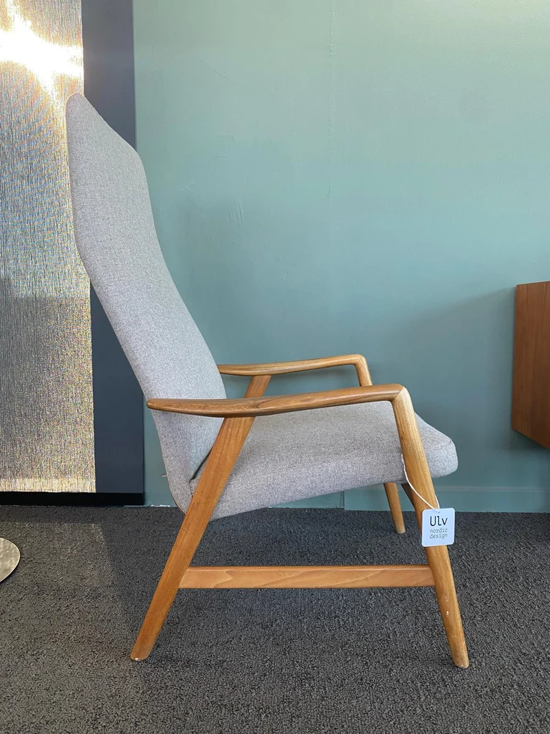 Poltrona Reclinabile a Schienale Alto – Design Alf Svensson
