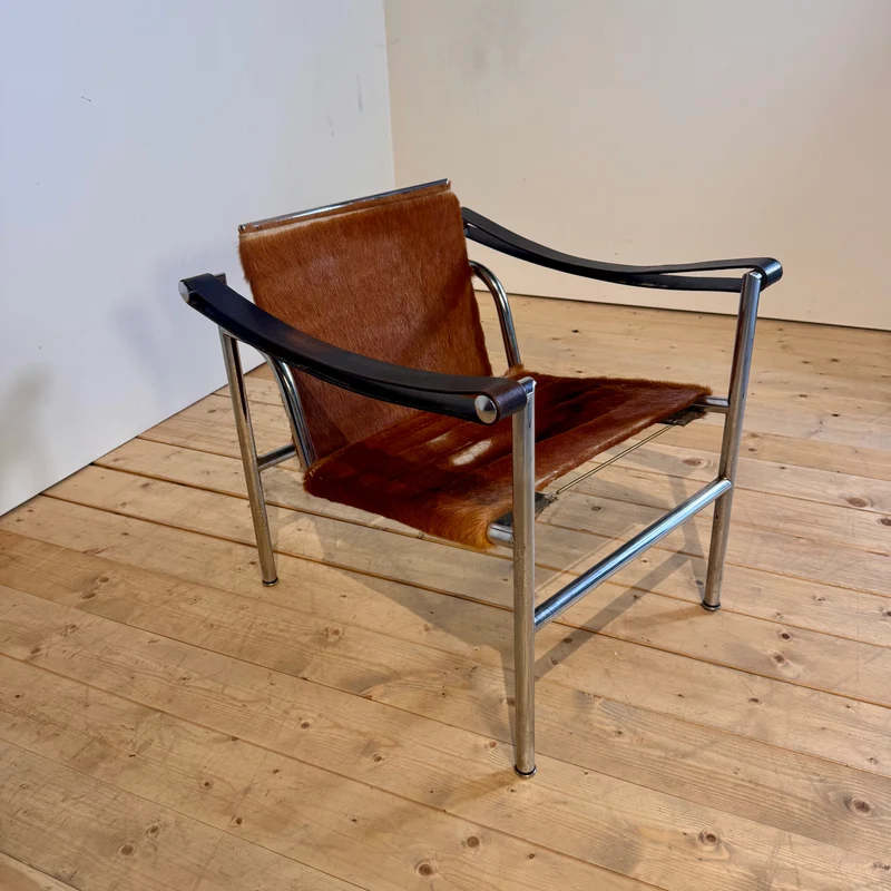 Poltrona LC1 Sling Chair di Le Corbusier, Pierre Jeanneret e Charlotte Perriand per Cassina