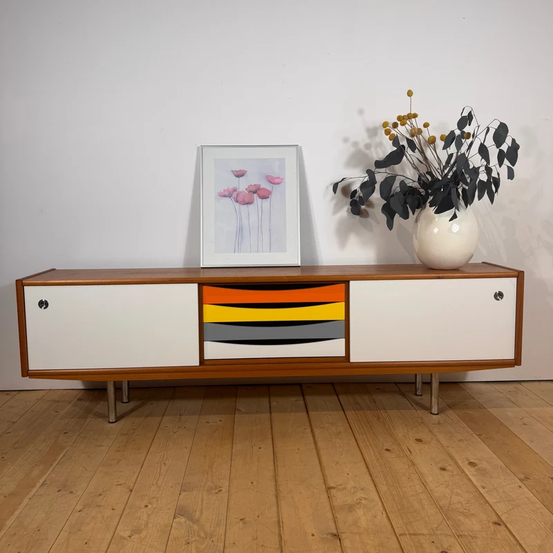 Sideboard danese in teak con frontali laccati, anni ’60