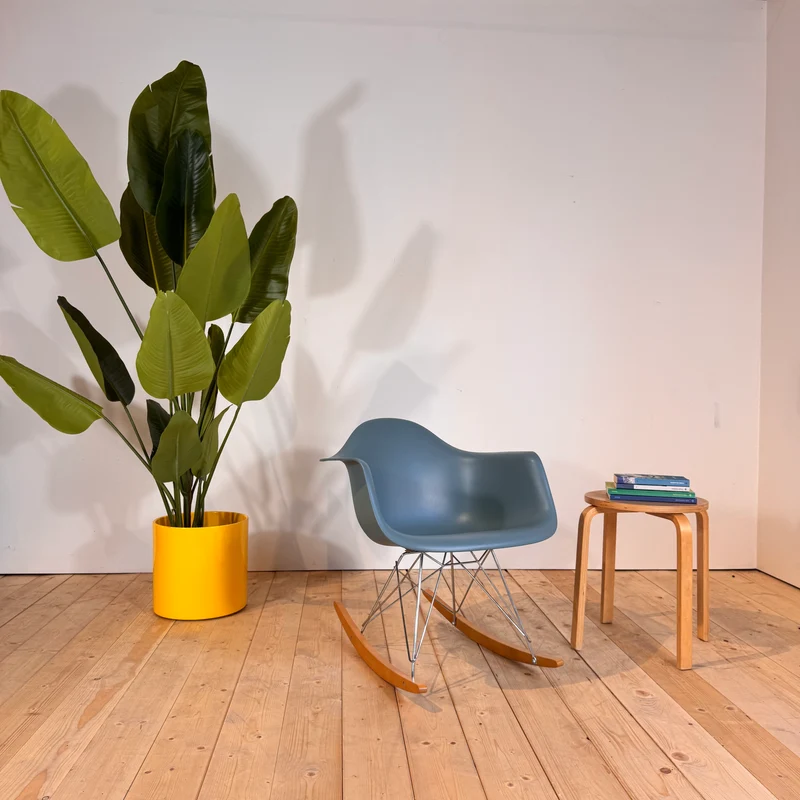 RAR Rocking Chair di Charles Eames e Ray Eames per Vitra