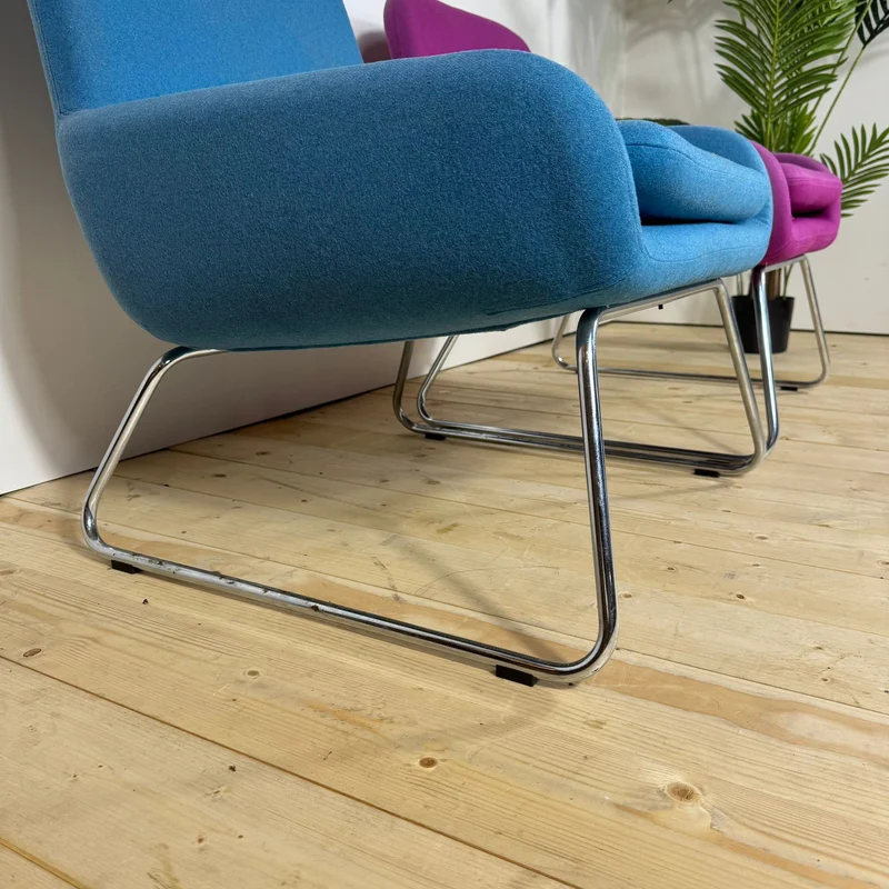 Coppia di Poltrone Mid-Century in Lana con Gambe in Metallo – Anni ’70