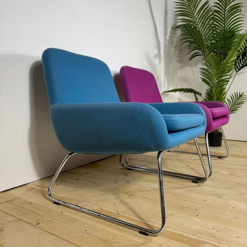 Coppia di Poltrone Mid-Century in Lana con Gambe in Metallo – Anni ’70