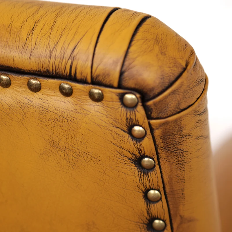 Poltrona Vico Pelle Primo Fiore Premium - Iconica, Finiture di Pregio