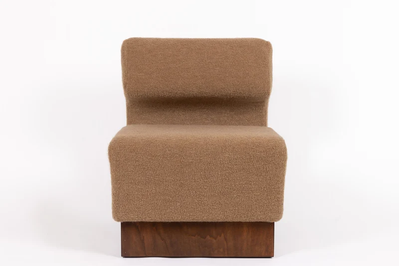 Lounge Chair italiana in noce e bouclé di cachemire Schumacher, 1970