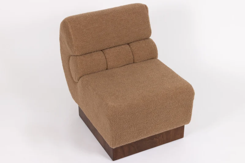 Lounge Chair italiana in noce e bouclé di cachemire Schumacher, 1970