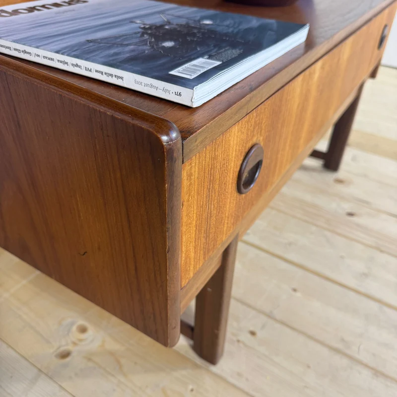 Libreria Vintage in Teak con Ante in Vetro – Eleganza Scandinava Mid-Century
