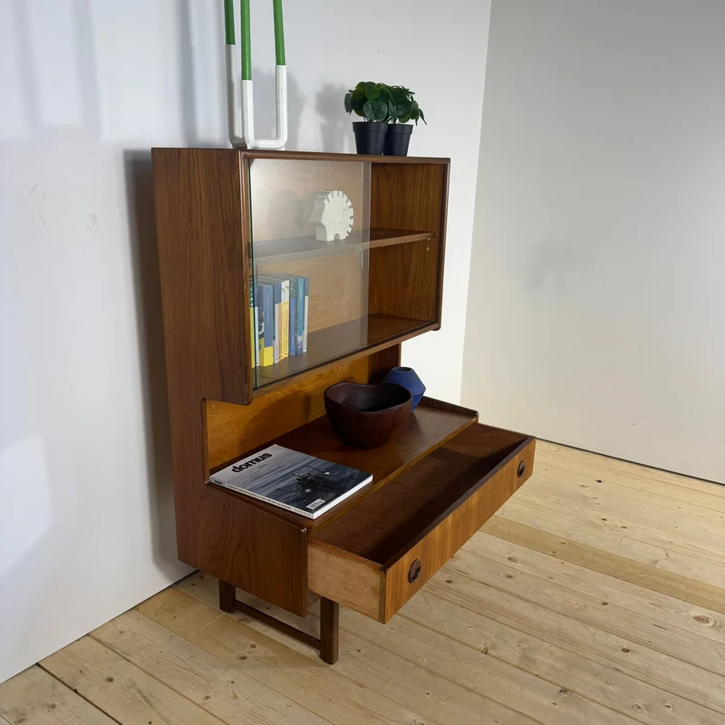 Libreria Vintage in Teak con Ante in Vetro – Eleganza Scandinava Mid-Century