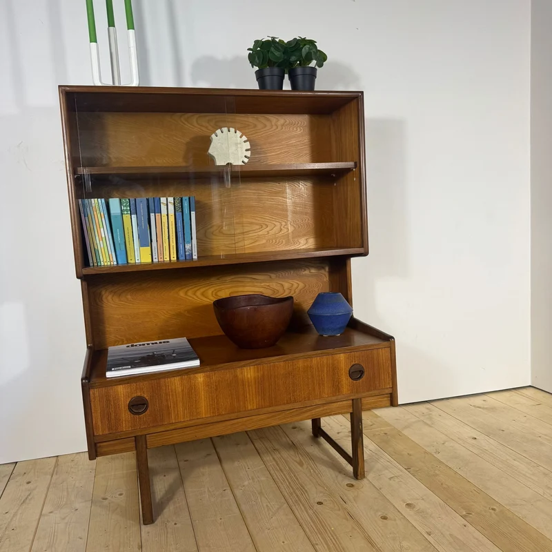 Libreria Vintage in Teak con Ante in Vetro – Eleganza Scandinava Mid-Century