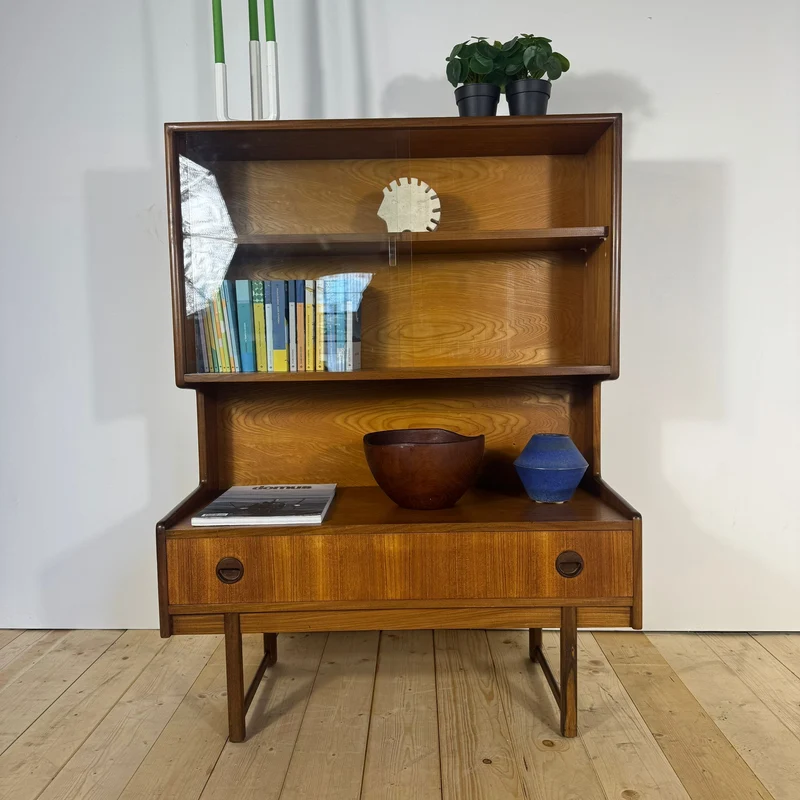 Libreria Vintage in Teak con Ante in Vetro – Eleganza Scandinava Mid-Century