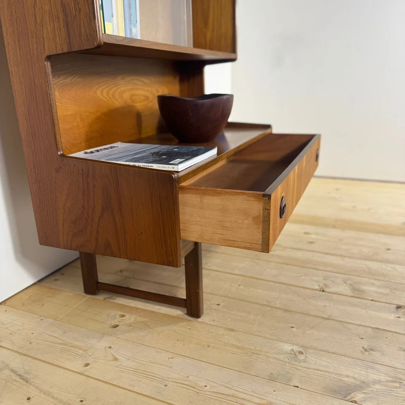 Libreria Vintage in Teak con Ante in Vetro – Eleganza Scandinava Mid-Century