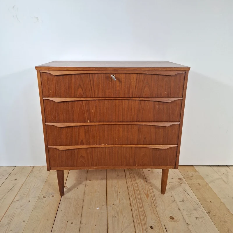 Piccola Cassettiera Mid-Century Modern a Quattro Cassetti – Design Scandinavo in Teak, Anni ’60
