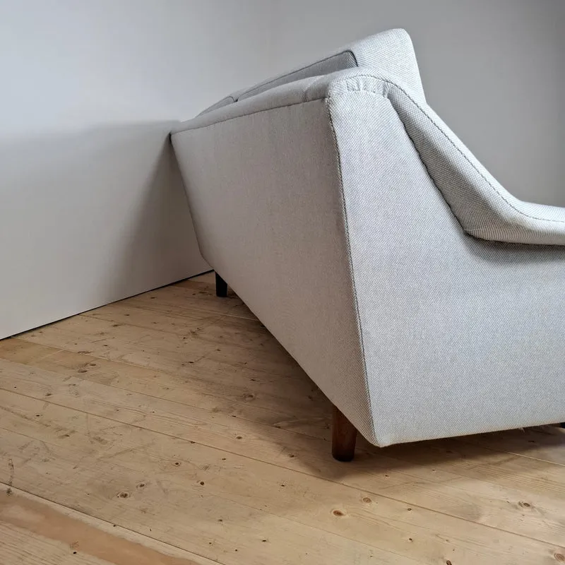 Divano Vintage Due Posti Rivestito in Tessuto Kvadrat – Design Mid-Century Modern