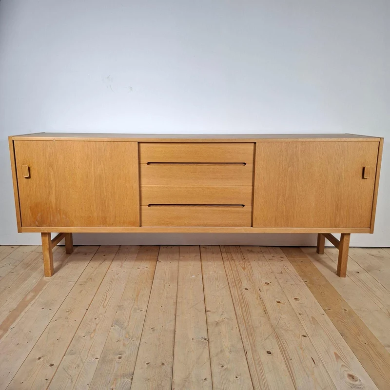 Sideboard “Arild” di Nils Jonsson per Troeds – Svezia, 1960 in legno di rovere