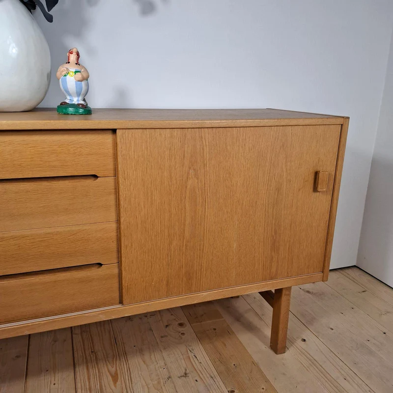 Sideboard “Arild” di Nils Jonsson per Troeds – Svezia, 1960 in legno di rovere