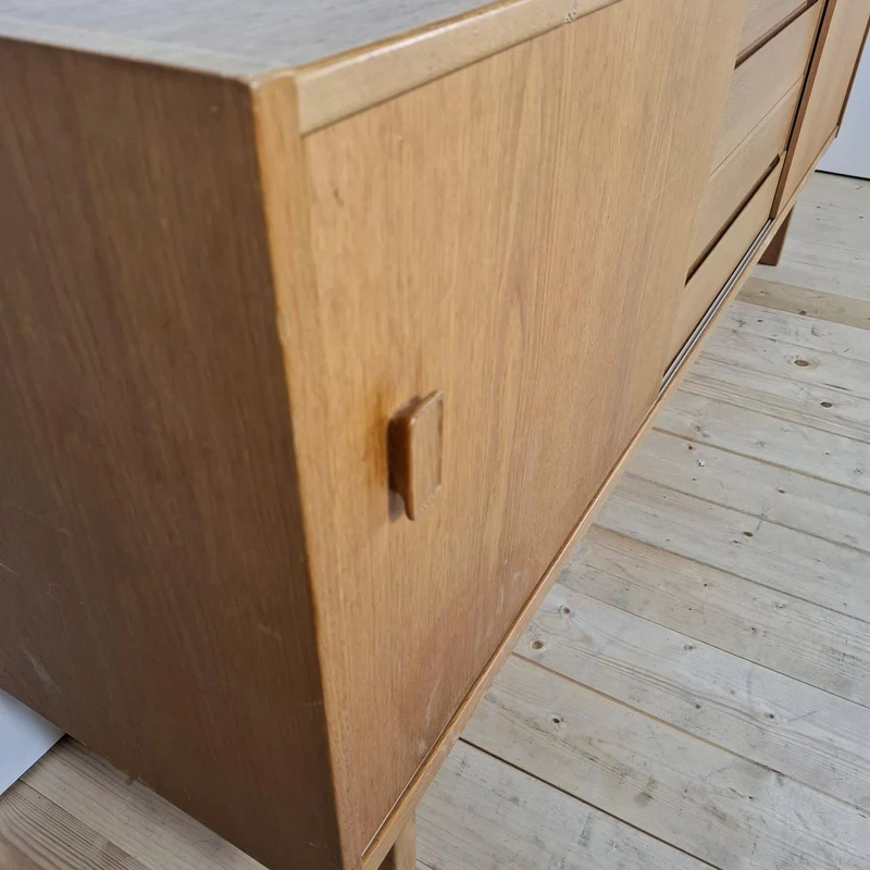 Sideboard “Arild” di Nils Jonsson per Troeds – Svezia, 1960 in legno di rovere