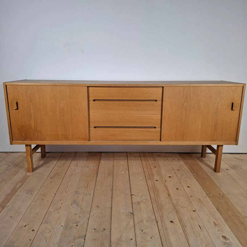 Sideboard “Arild” di Nils Jonsson per Troeds – Svezia, 1960 in legno di rovere